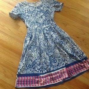 Size Small LuLaRoe Amelia Dress